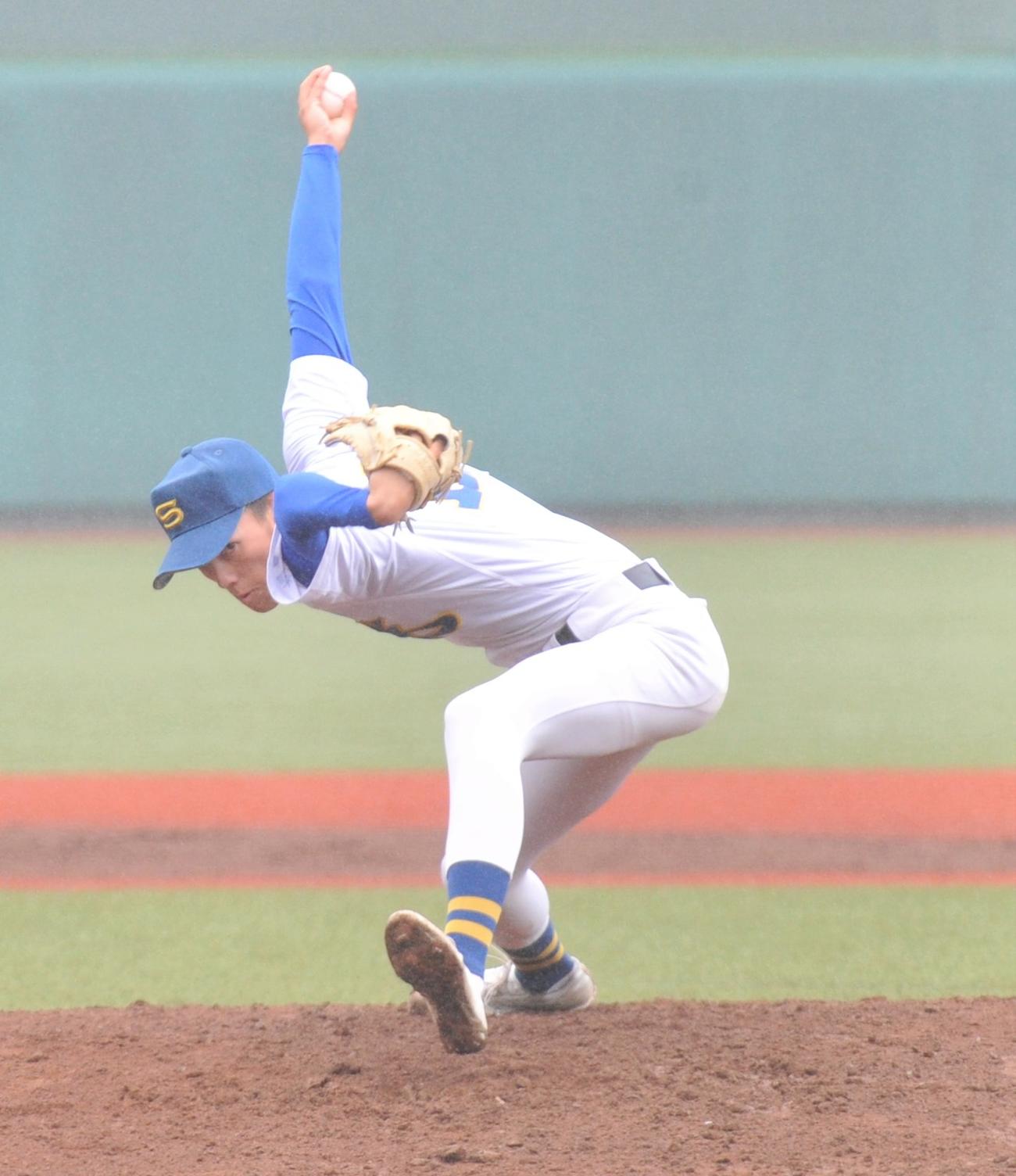 聖光学院対盛岡大付　先発した聖光学院・小松（撮影・佐藤究）