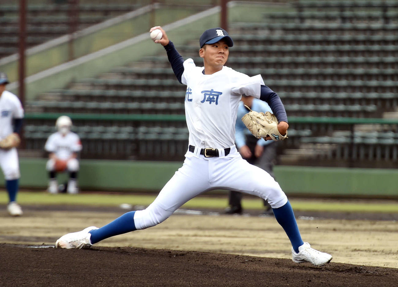 東北対光南　先発した光南・小林（撮影・相沢孔志）