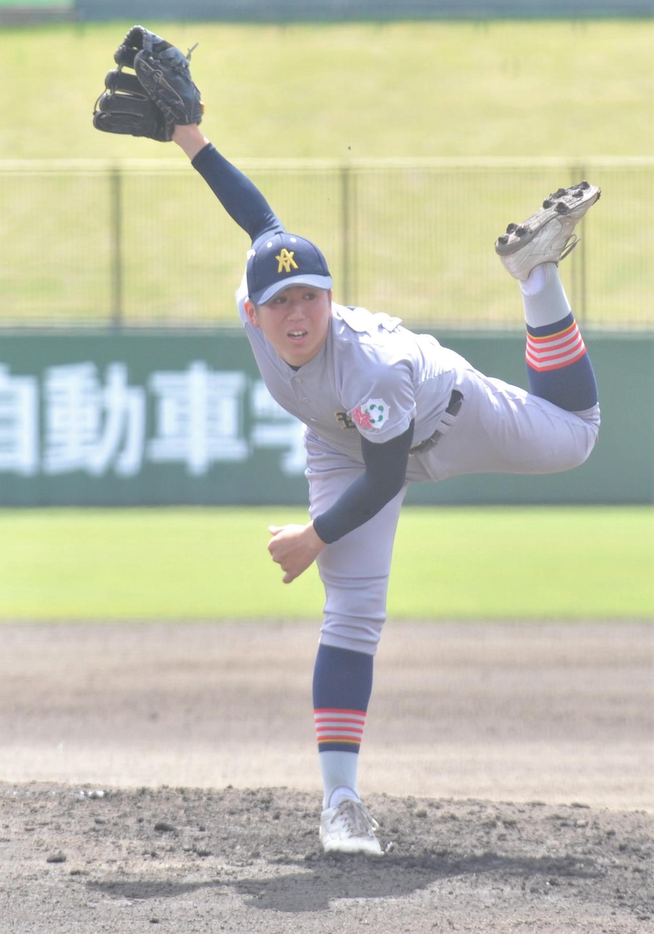 青森山田対ノースアジア大明桜　先発した青森山田・堀内（撮影・佐藤究）