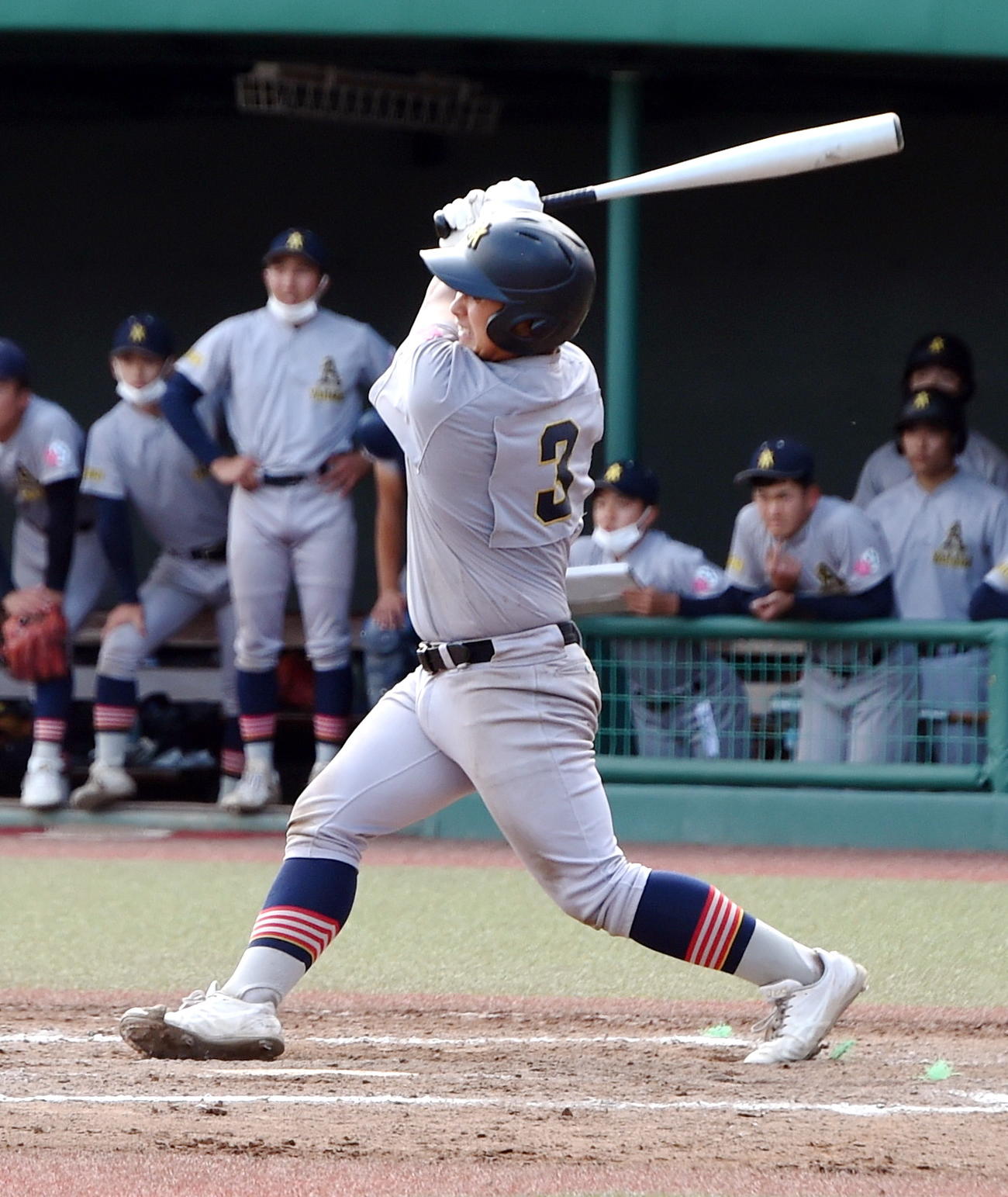 10回、サヨナラ適時二塁打を放つ加藤