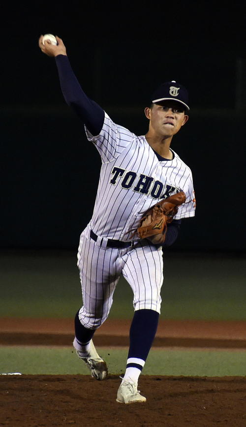 東北対青森山田　2番手で5回2安打無失点と力投した東北・伊藤（撮影・山田愛斗）