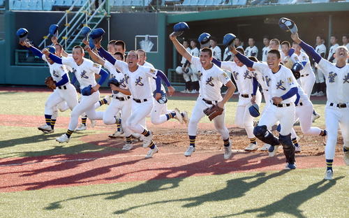聖光学院対弘前学院聖愛　決勝進出して歓喜の聖光学院ナイン（撮影・山田愛斗）