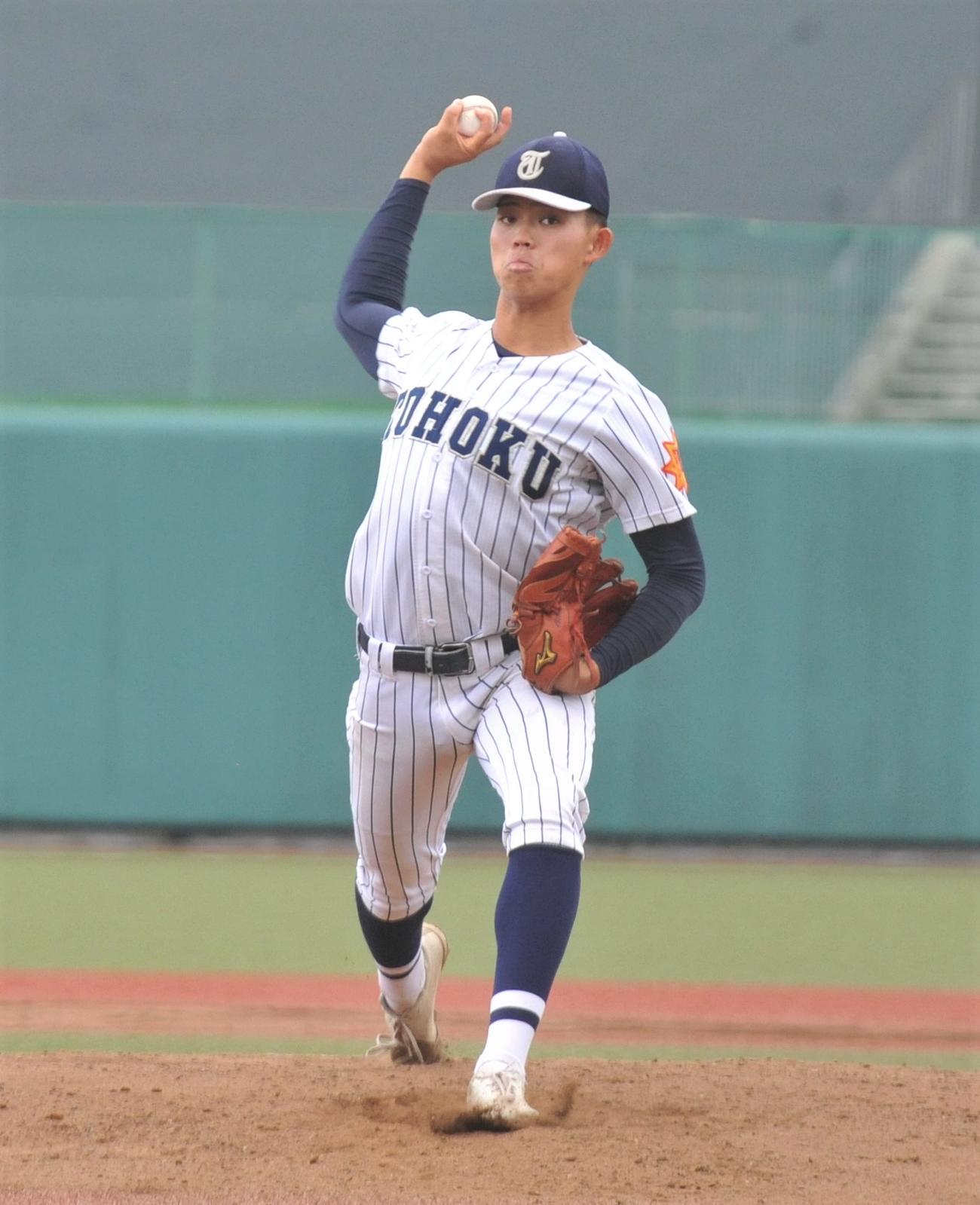 東北対聖光学院　3番手で登板した東北・伊藤（撮影・佐藤究）