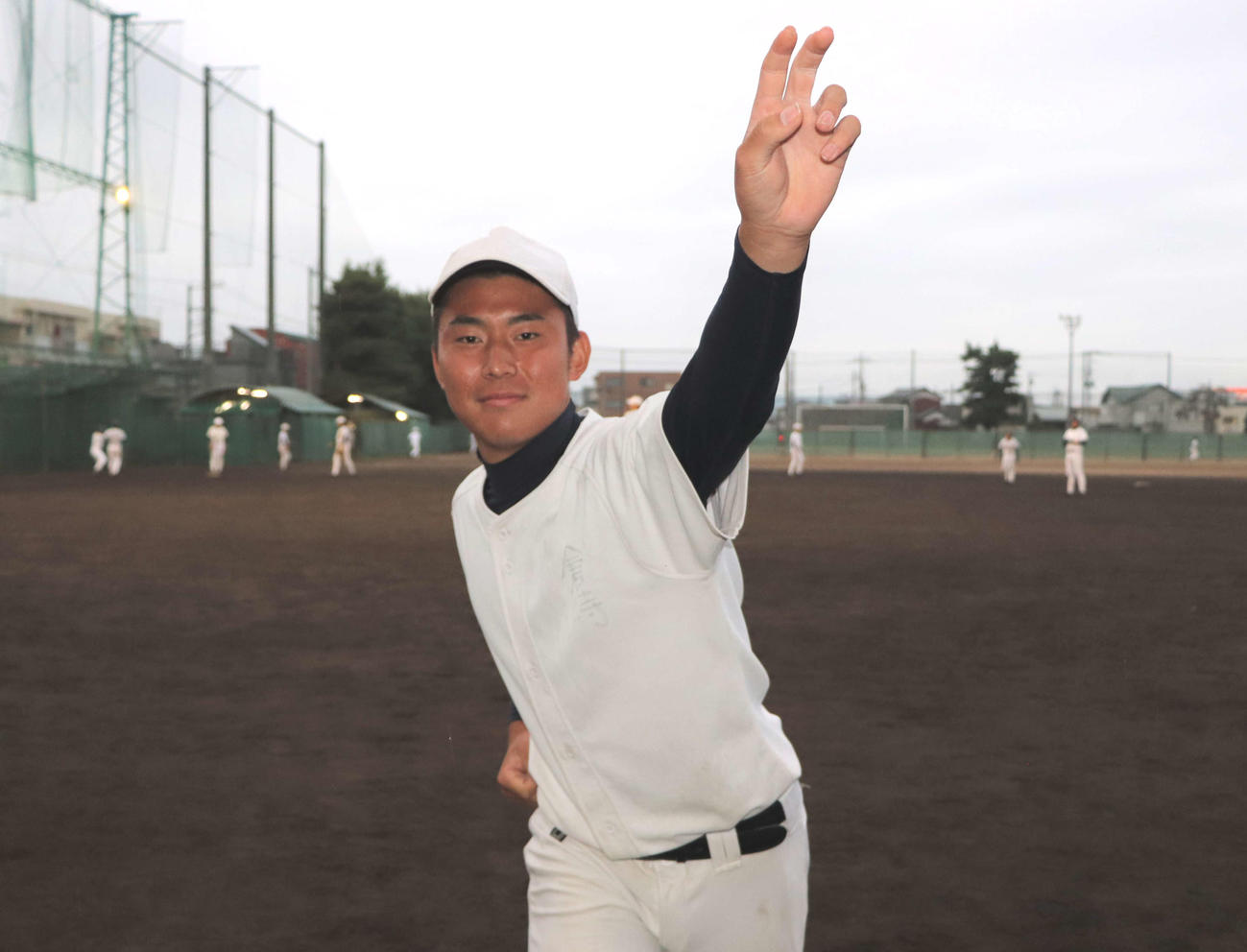 投球ポーズを決める上尾・倉持輝喜（撮影・星夏穂）