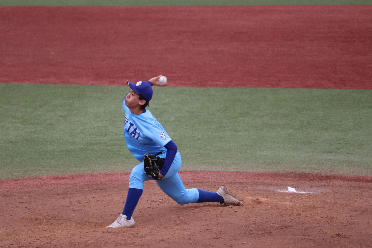 4回からリリーフした日体大伊藤大稀（撮影・保坂淑子）