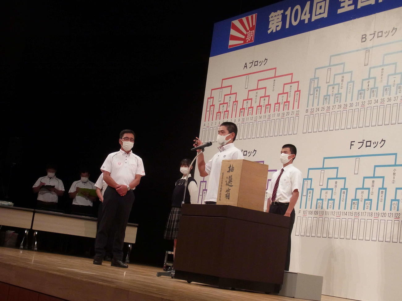 愛知大会の組み合わせ抽選会に臨んだ東邦の落合智哉主将（撮影・堀まどか）