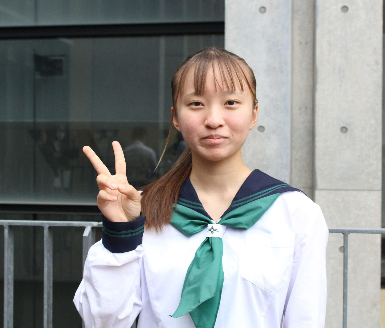 組み合わせ抽選会に出席した二松学舎大付・渡辺マネジャー（撮影・保坂恭子）