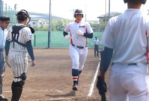 浦和学院が横浜隼人に７得点快勝　三上栞汰特大３ラン「監督の期待に応えたい気持ちあった」