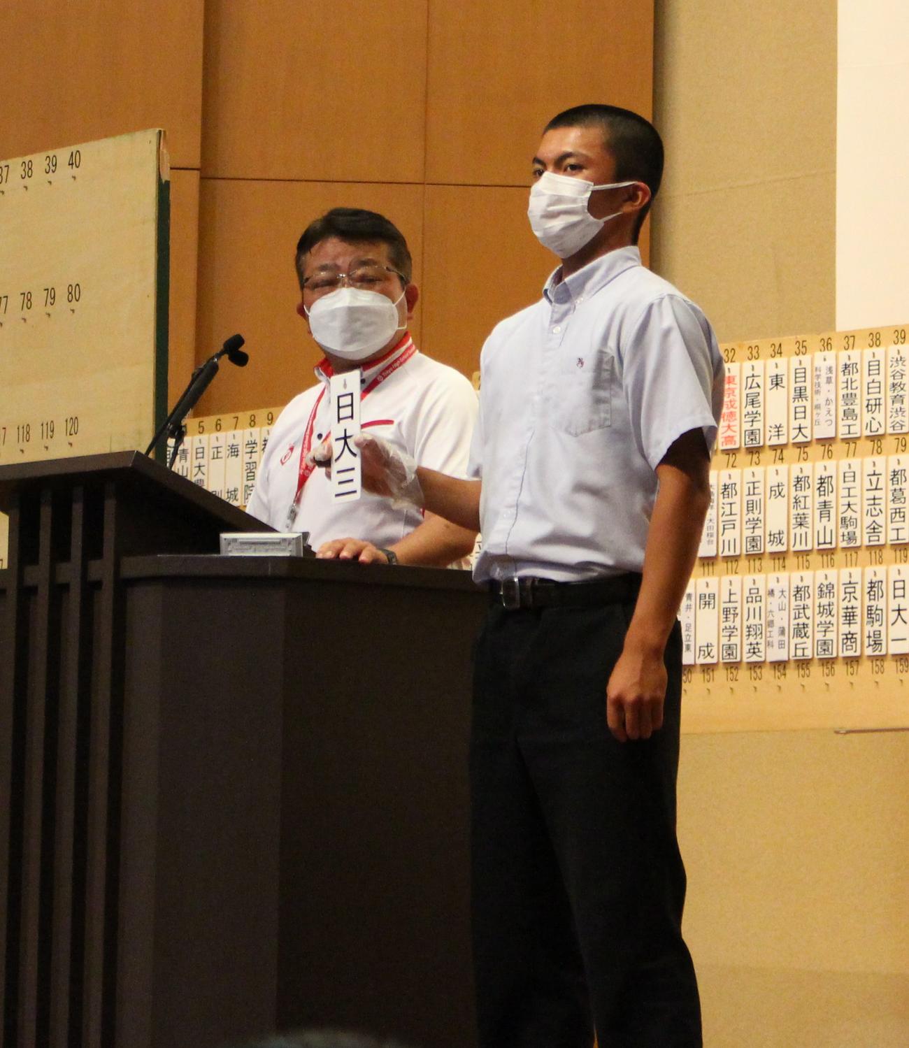 組み合わせ抽選会に出席した日大三・寒川忠主将（2022年6月18日撮影）