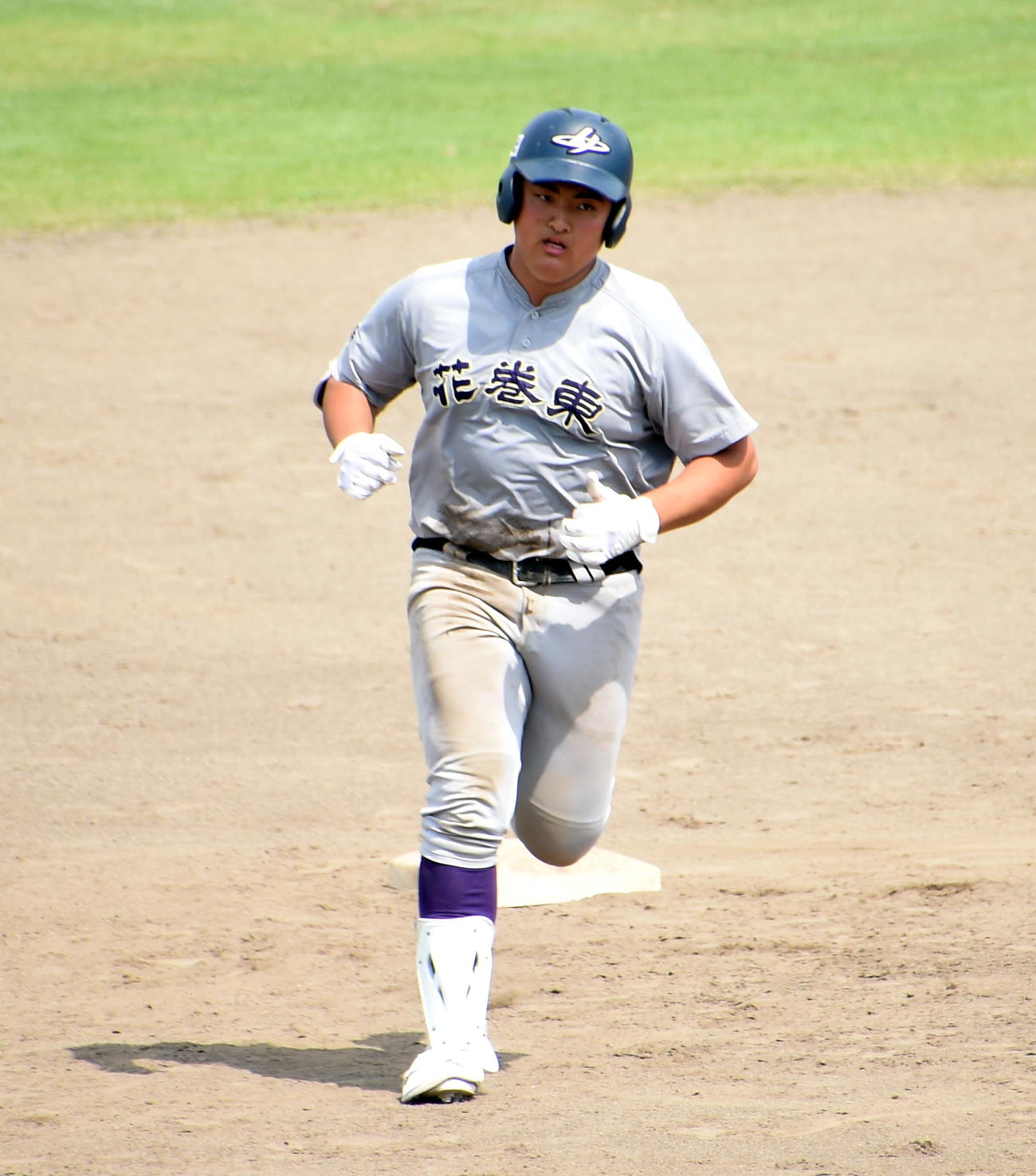 花巻東対大曲農　5回表花巻東無死、右中間にソロ本塁打を放った佐々木麟（撮影・山田愛斗）