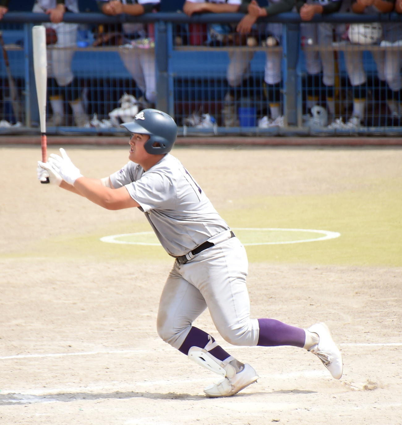 花巻東対大曲農　5回表花巻東無死、右中間にソロ本塁打を放つ佐々木麟（撮影・山田愛斗）