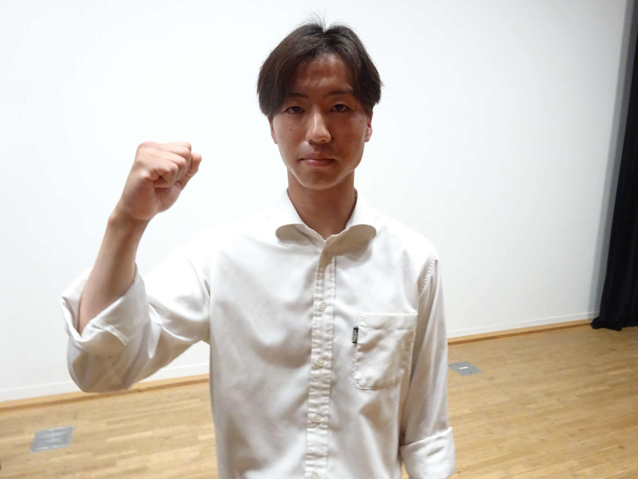 夏、初優勝を誓い、ガッツポーズを見せる、つくば秀英の野川主将（撮影・保坂淑子）