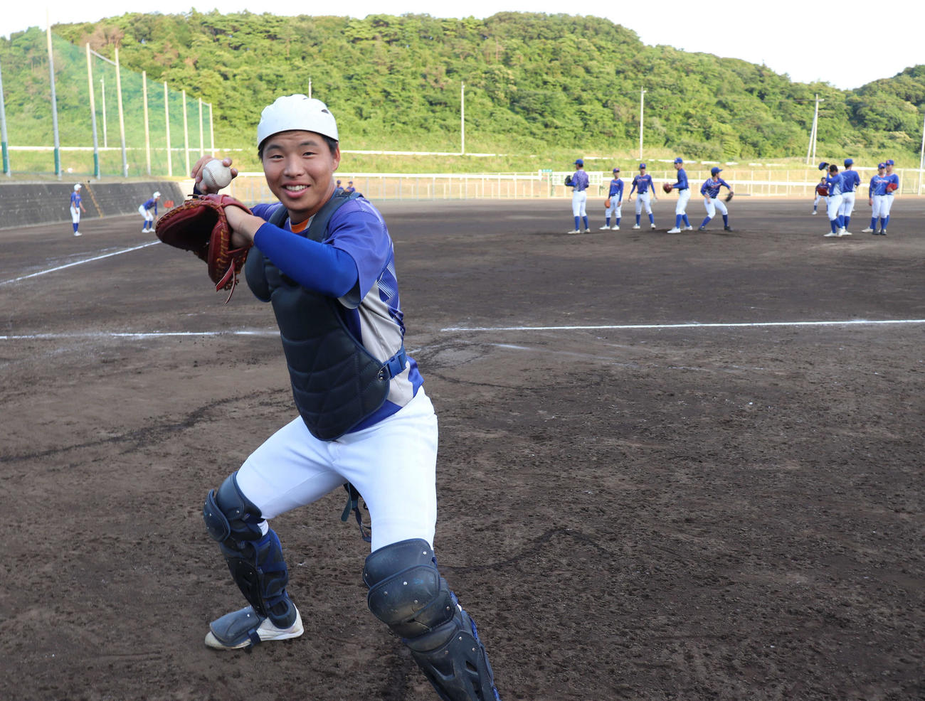 昨夏、初戦の悔しさを晴らすため、もう一度甲子園に戻る、と気合を入れる鹿島学園の高久（撮影・保坂淑子）