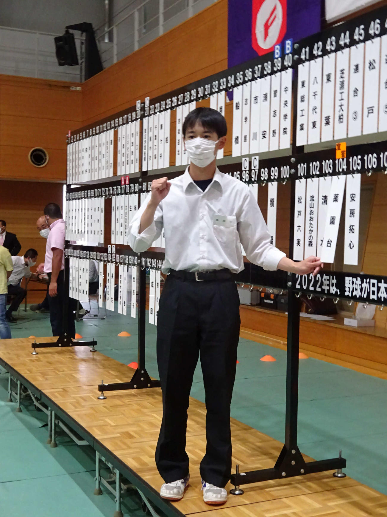 選手宣誓を引いた薬園台の遠山主将（撮影・保坂淑子）