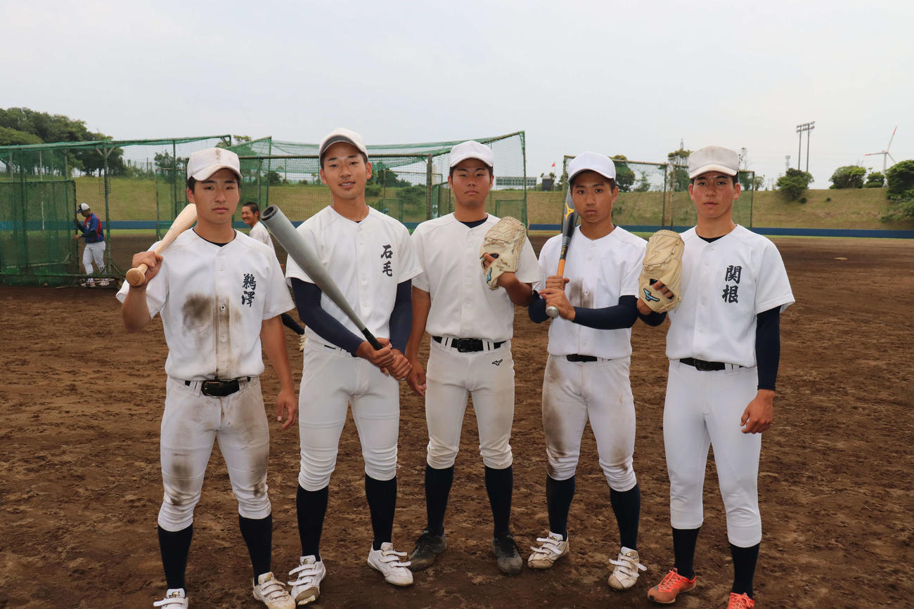 05年以来の甲子園へ気合の入る銚子商の選手たち。左から鵜沢智也、石毛陽己、飯島聖矢、久保形怜司、関根大翔（撮影・保坂淑子）