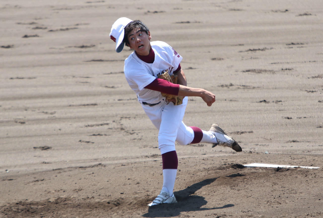 苫小牧東対北海道大谷室蘭　先発した苫小牧東・長谷川（撮影・山崎純一）
