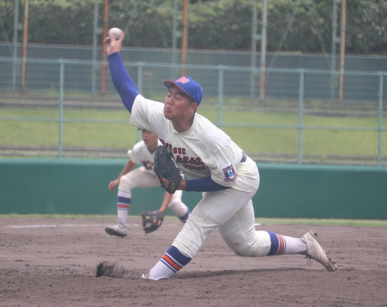 神戸国際大付対御影　8回から登板した神戸国際大付・津嘉山憲志郎（撮影・竹本穂乃加）