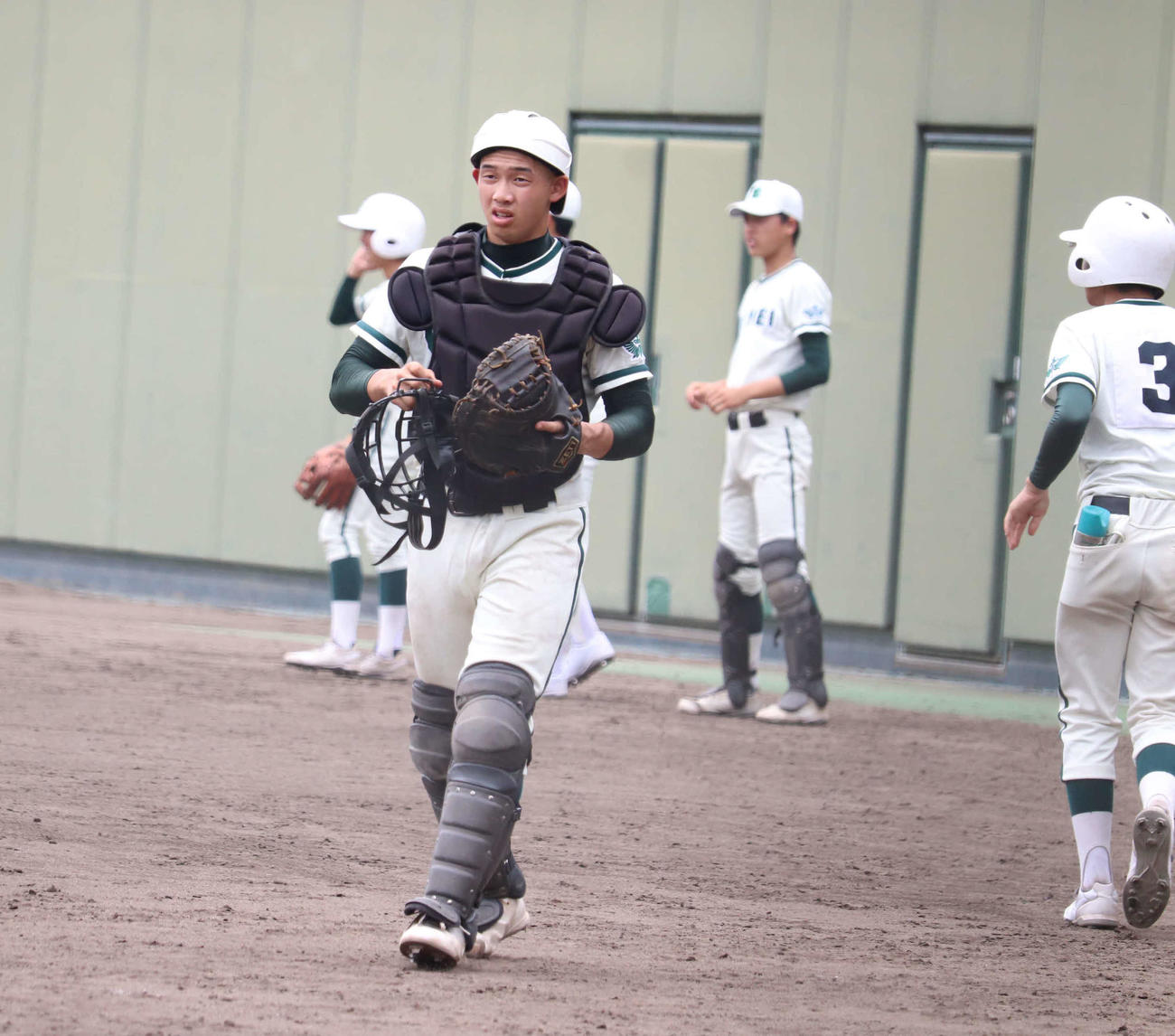 神戸高塚戦で3安打を放った篠山鳳鳴・中西主将（撮影・波部俊之介）