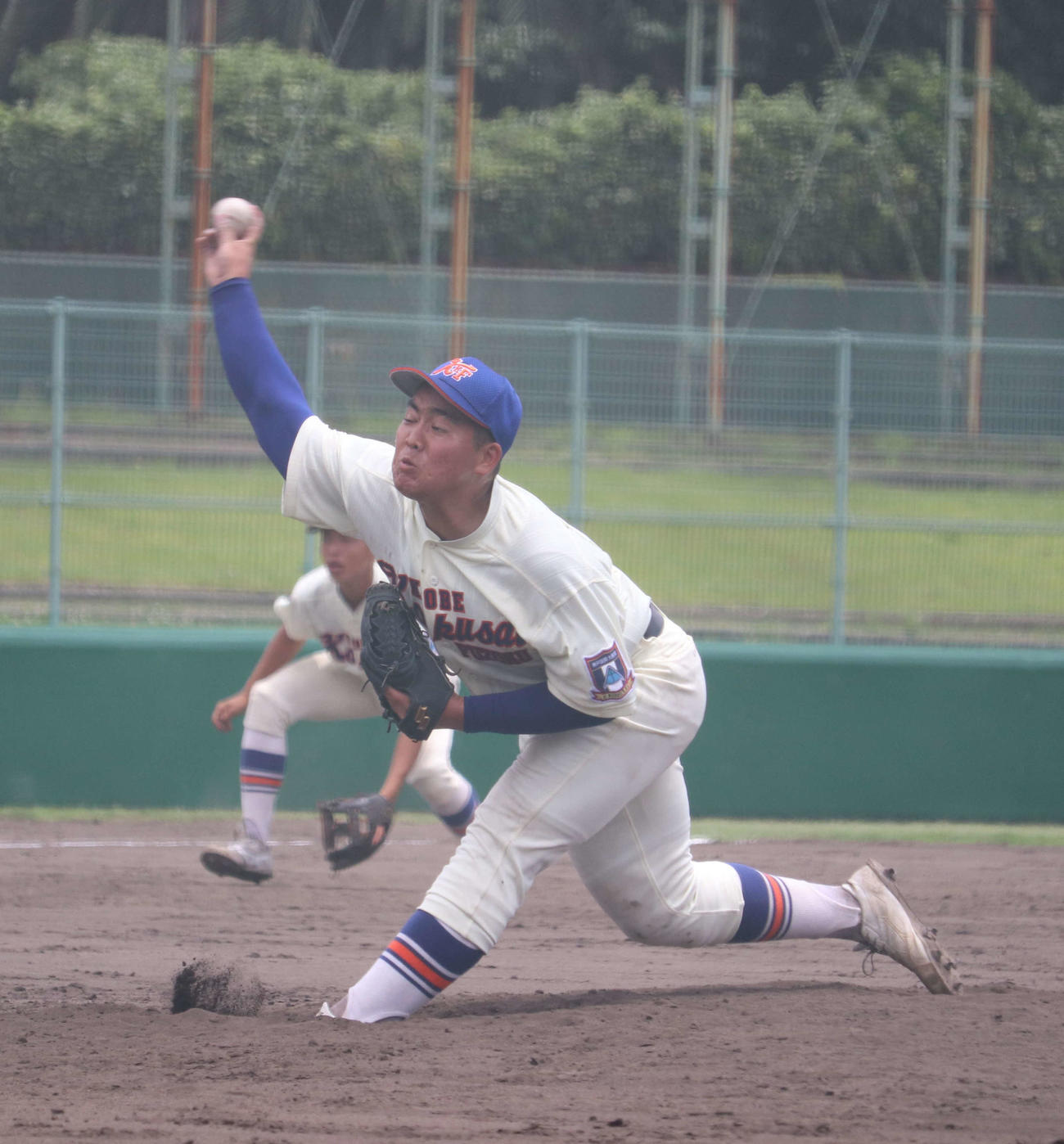 神戸国際大付対御影　8回から登板した神戸国際大付・津嘉山憲志郎は、2イニングを無安打5奪三振無失点に抑える（撮影・竹本穂乃加）