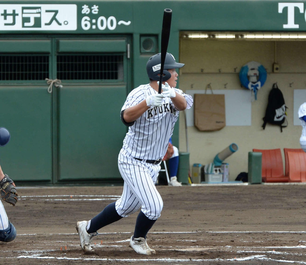 九州国際大付対大和青藍　　1回1死満塁で左翼越えに3点適時二塁打を放つ九州国際大付・佐倉（撮影・只松憲）