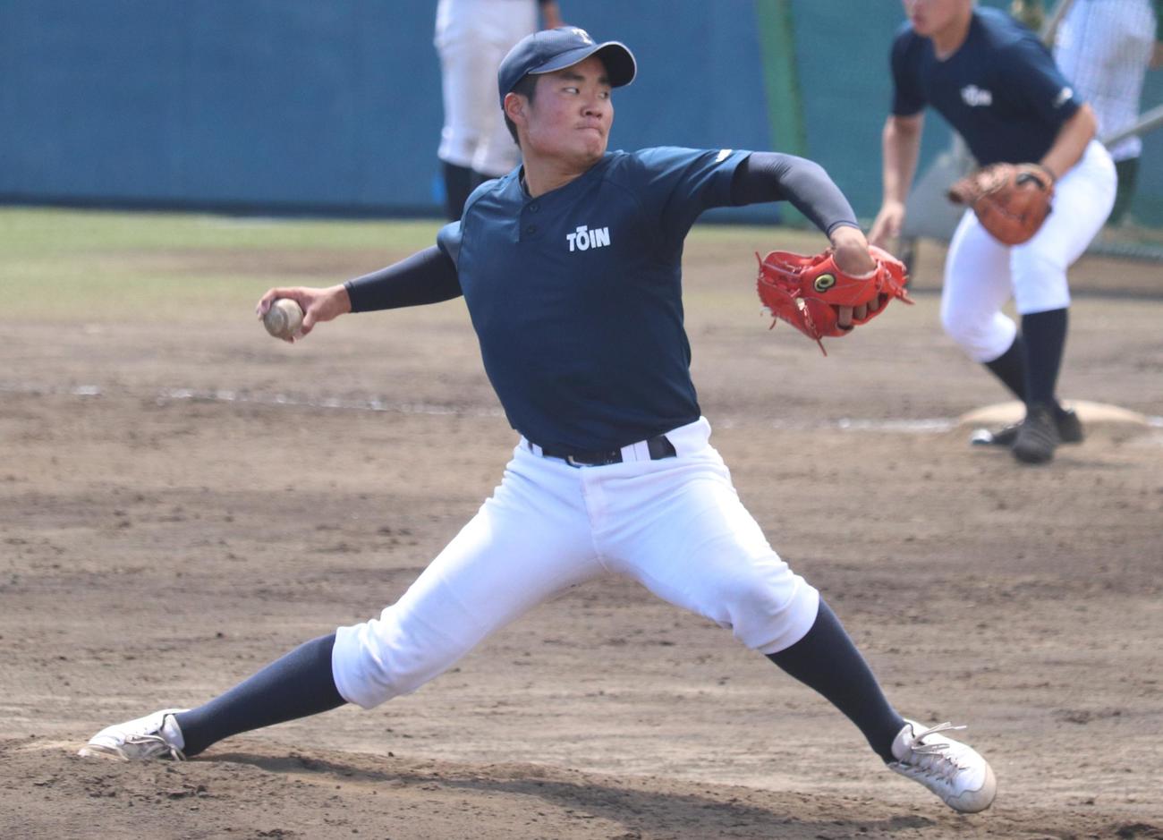 紅白戦に登板し、力投をみせる桐蔭学園・山口凱矢投手（撮影・阿部泰斉）