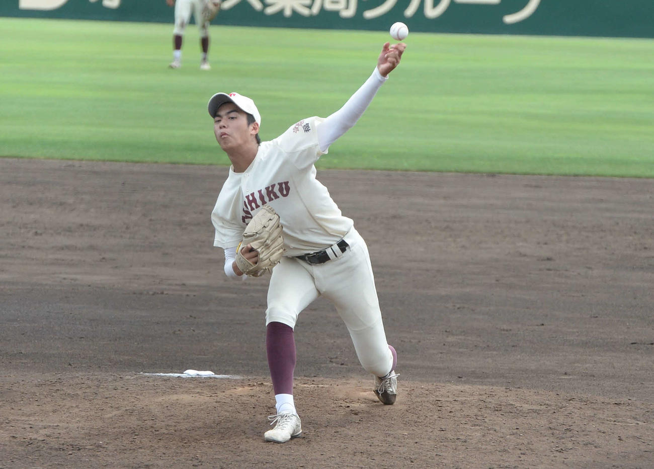 東筑対玄界　力投する東筑・高崎（撮影・只松憲）