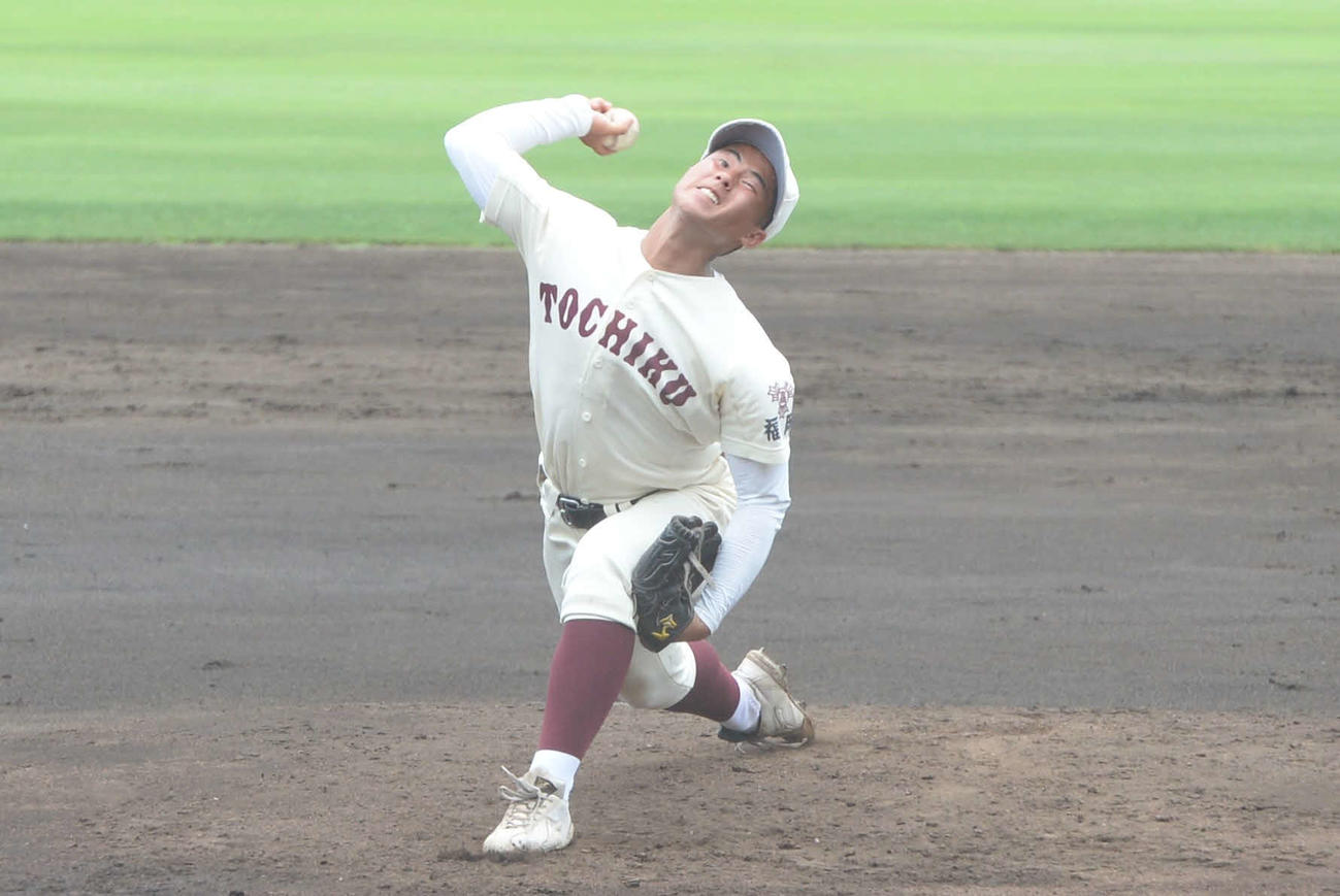 玄界戦に先発する東筑・堂満（撮影・只松憲）