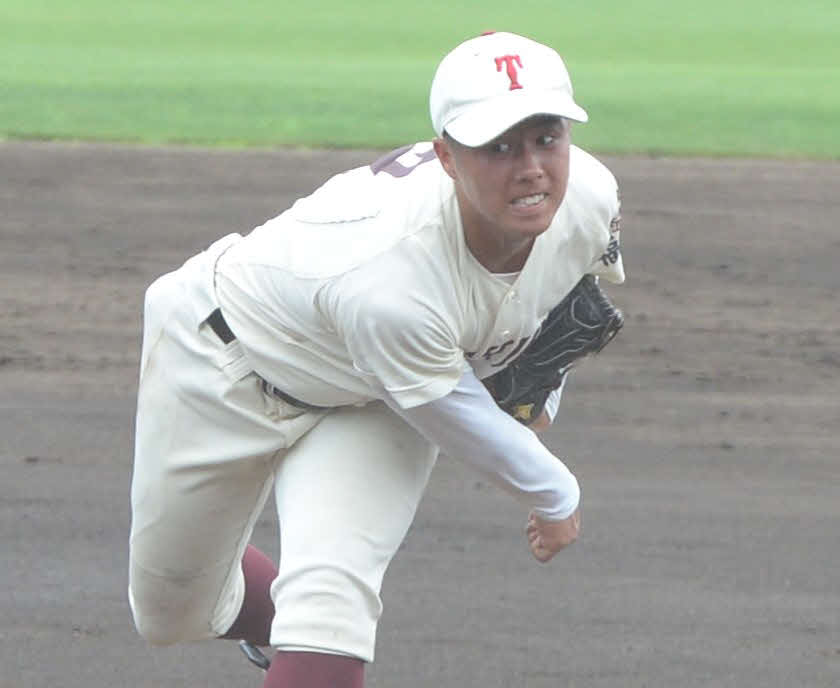 玄界戦に先発する東筑・堂満（撮影・只松憲）