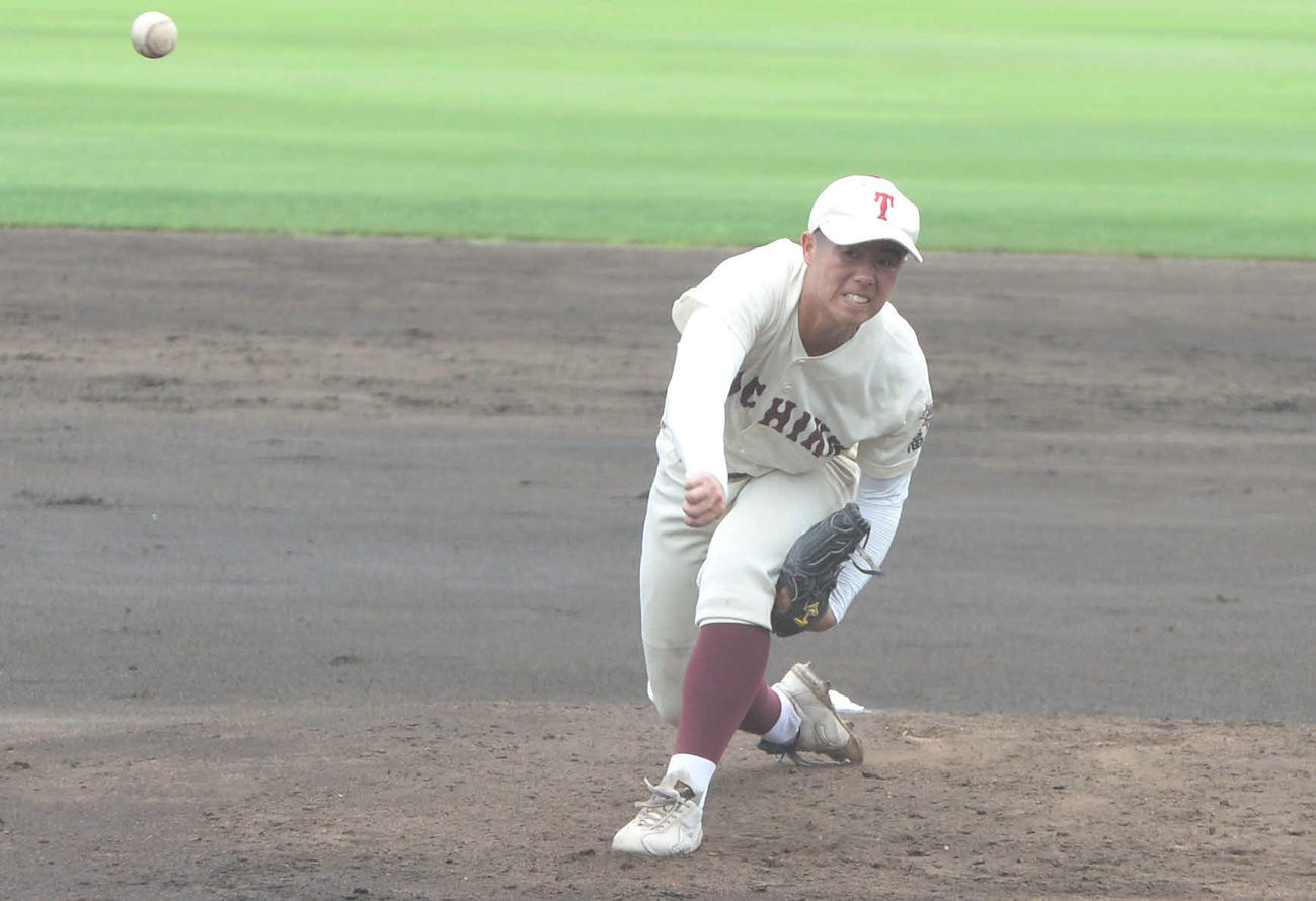 玄界戦に先発する東筑・堂満（撮影・只松憲）