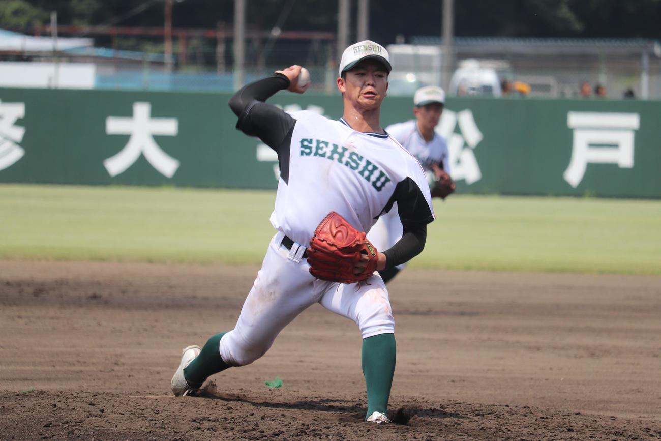 4回を投げ4安打3三振で1失点と好投した専大松戸・先発の平野（撮影・保坂淑子）