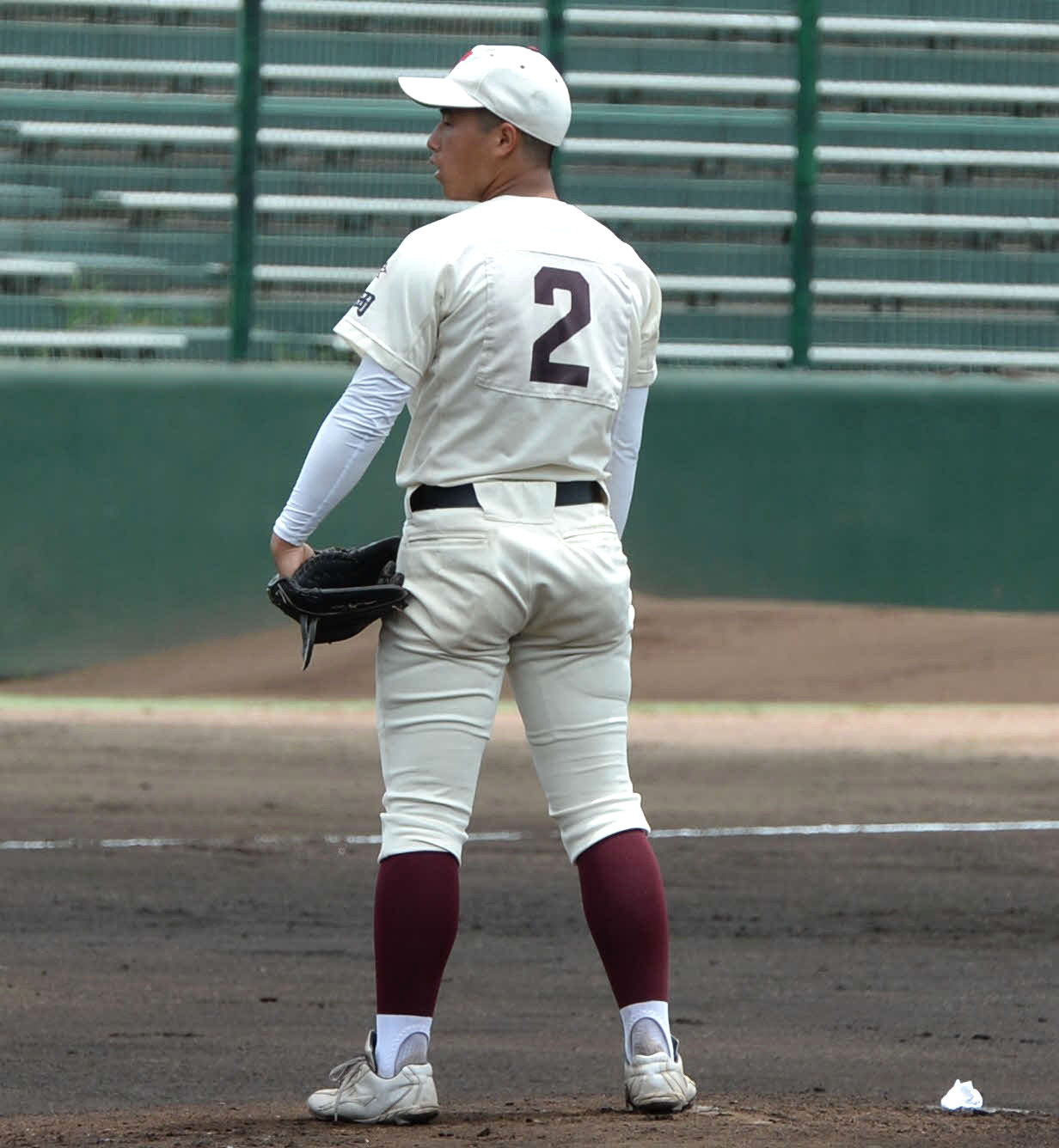 背番号「2」でマウンドに上がる東筑・堂満（撮影・只松憲）