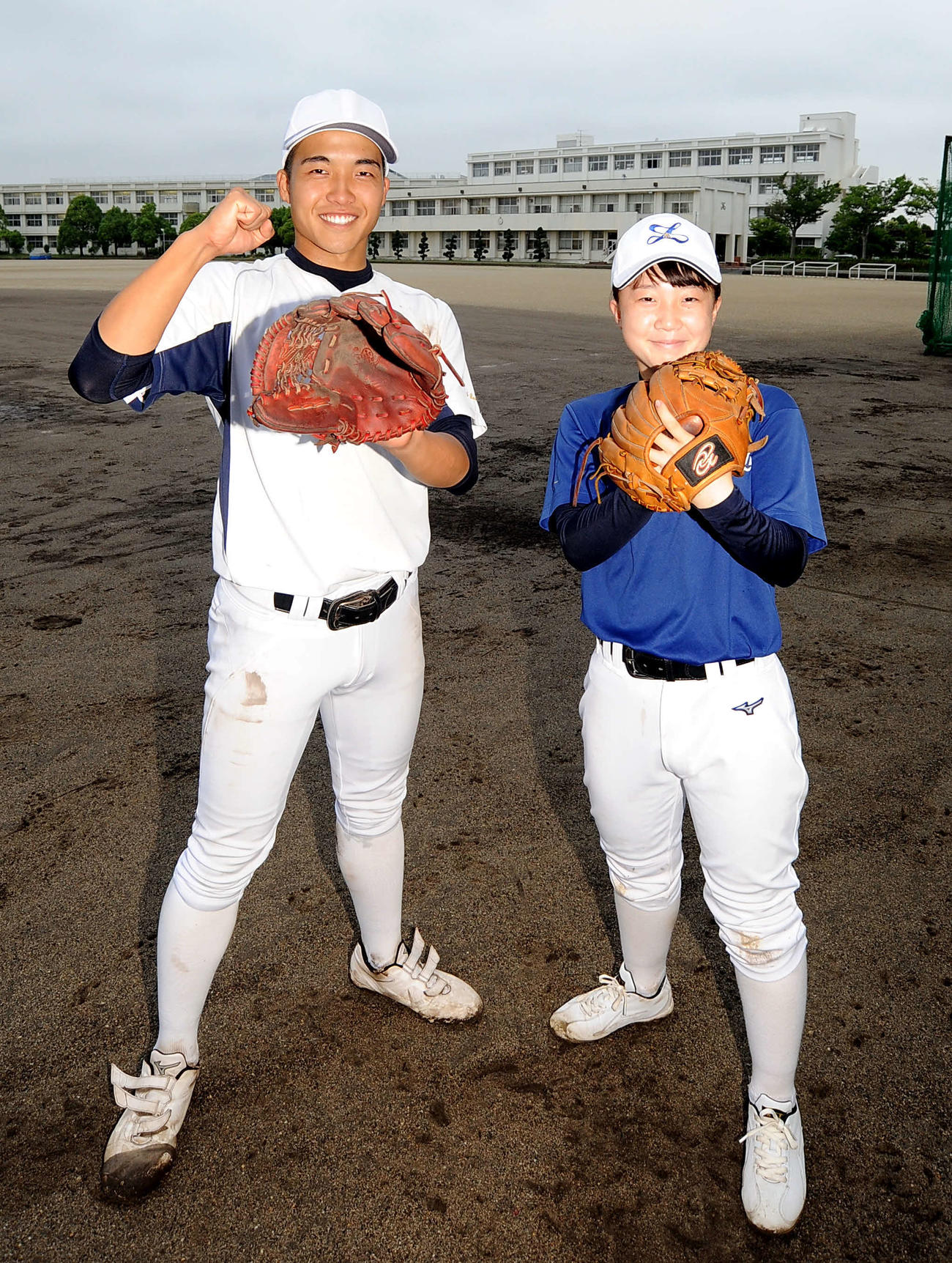 大会に向けて意気込む浜松湖南の山下主将（左）と岩切
