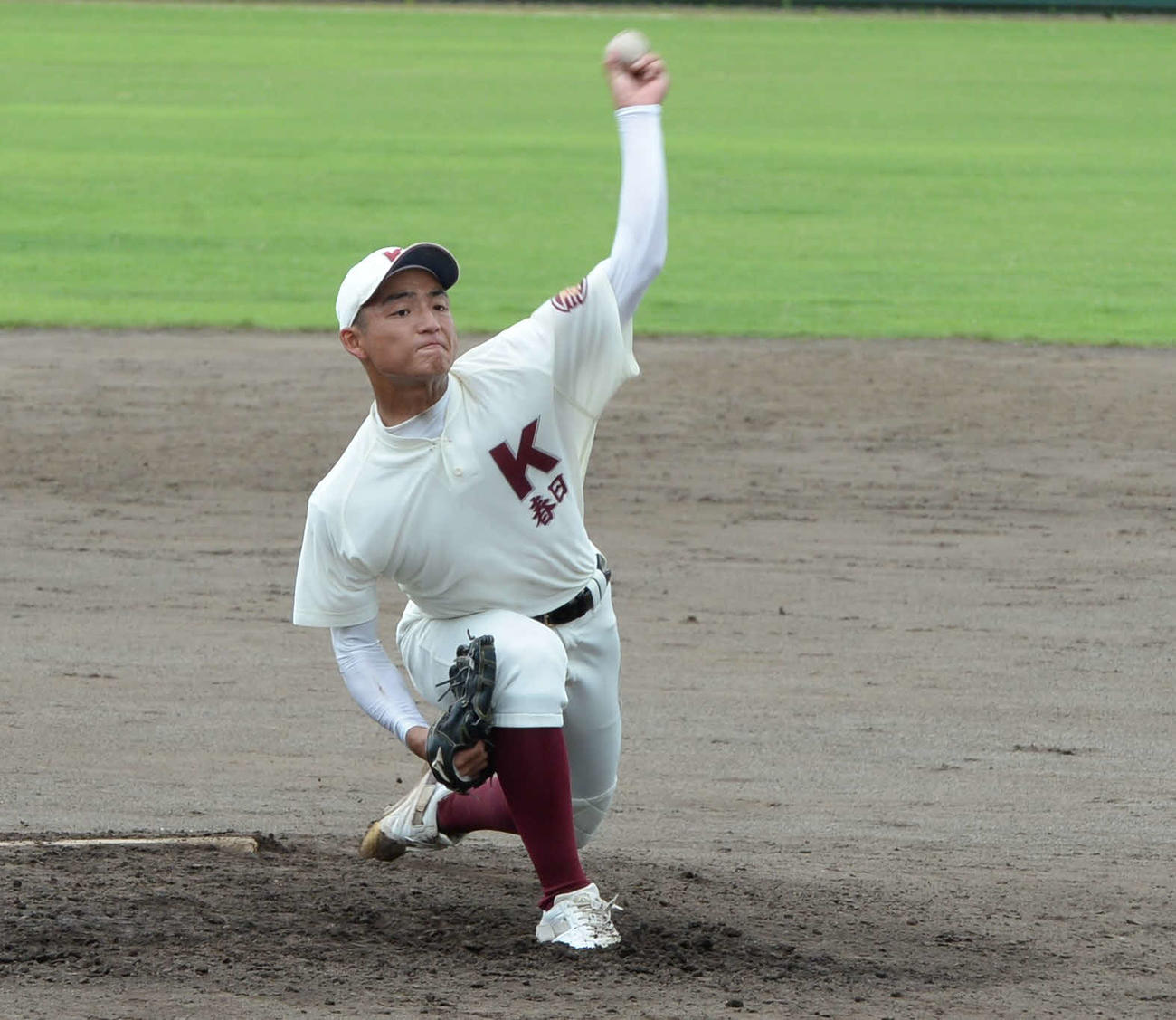 浮羽究真館戦に先発する春日・飯田（撮影・只松憲）