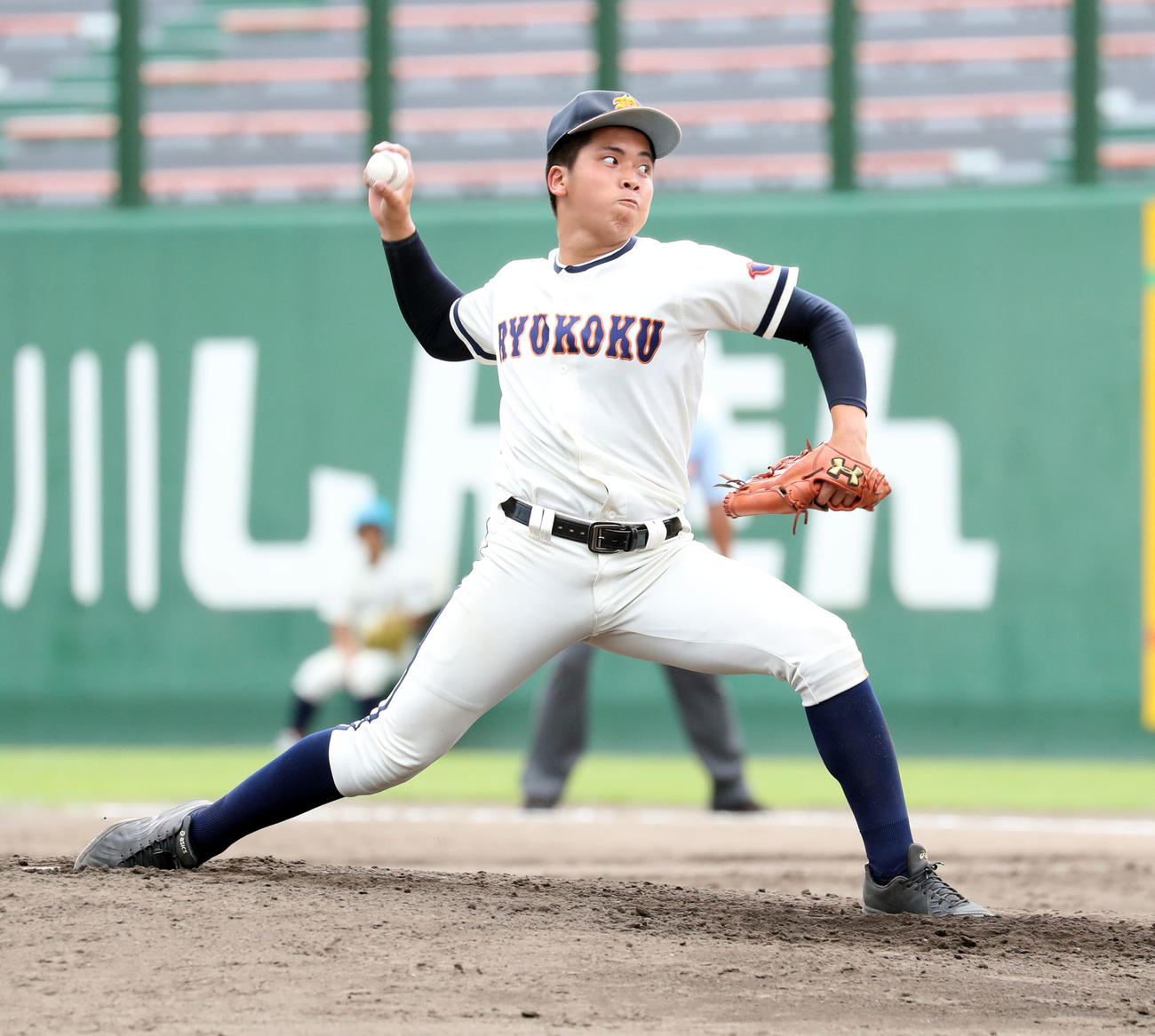 旭川実対旭川龍谷　旭川龍谷先発の出雲崎（撮影・佐藤翔太）