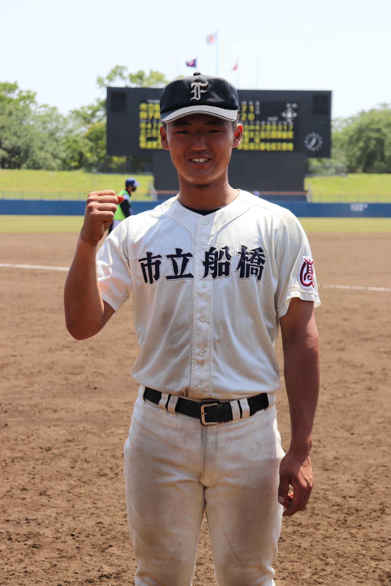 春季千葉大会で優勝を決め、ガッツポーズを見せる市船橋・片野（撮影・保坂淑子）
