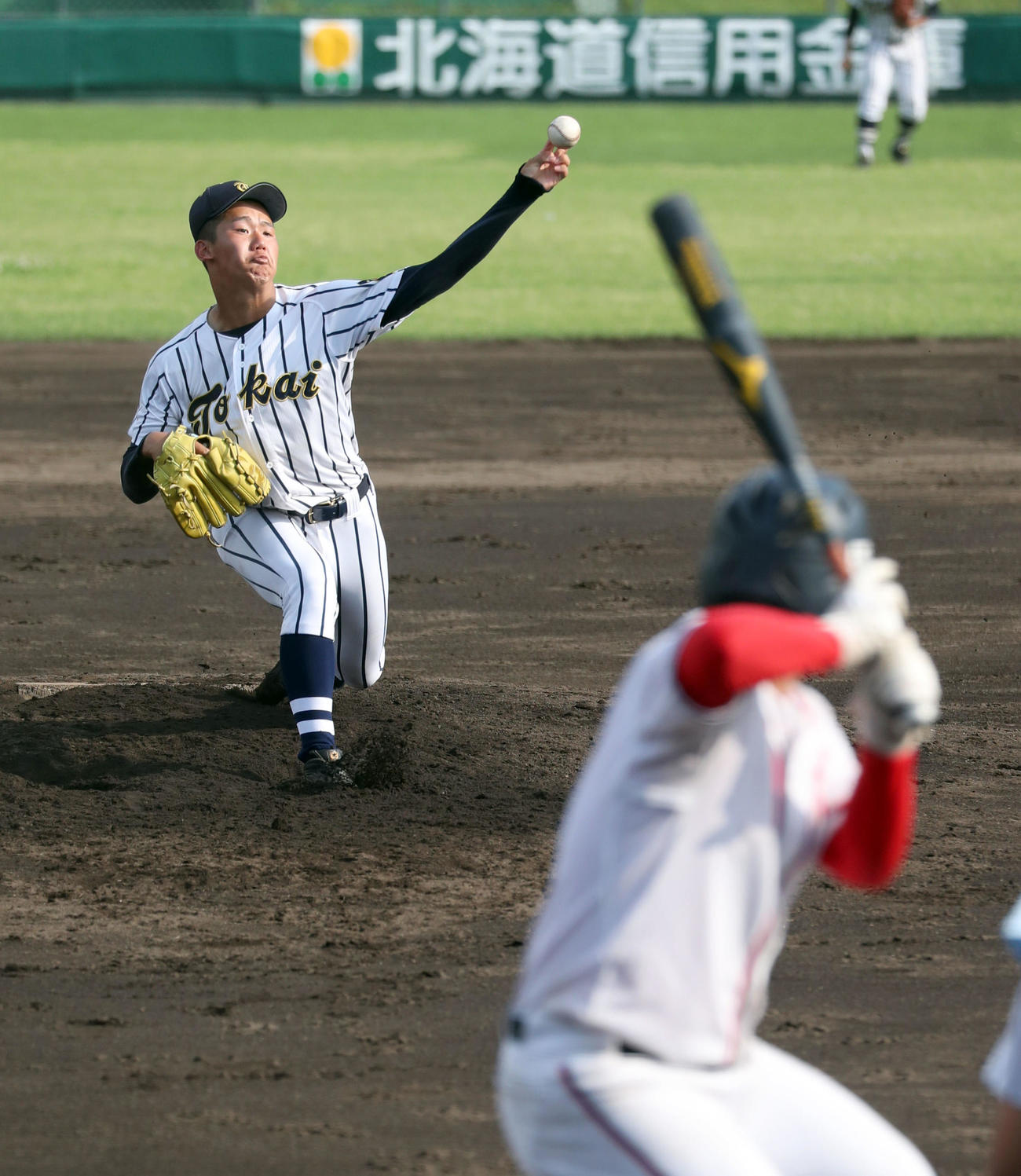 東海大札幌対札幌新陽　5回裏札幌新陽無死、大平友に投じる門別（撮影・佐藤翔太）