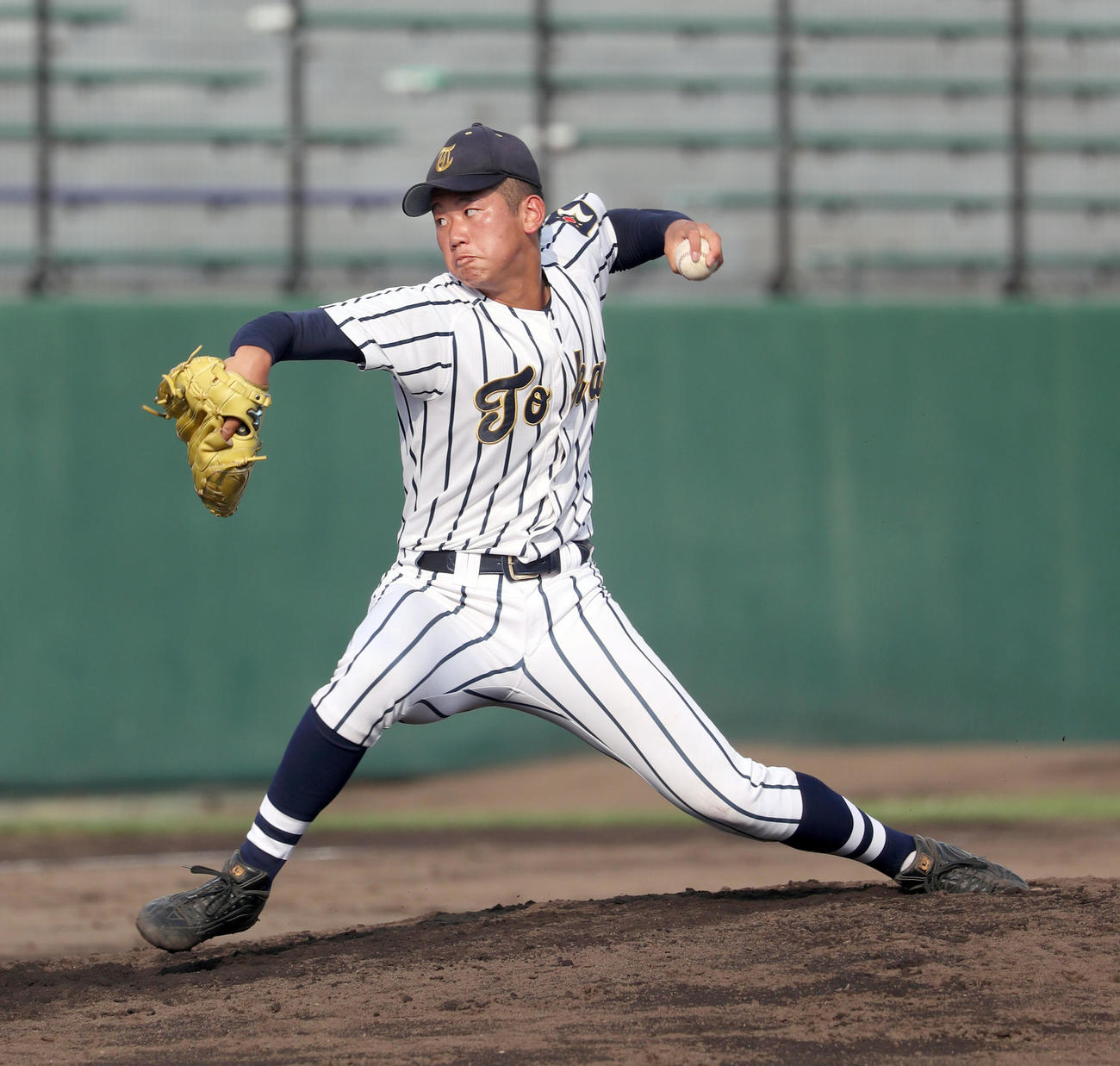 東海大札幌対札幌新陽　力投する東海大札幌先発の門別（撮影・佐藤翔太）
