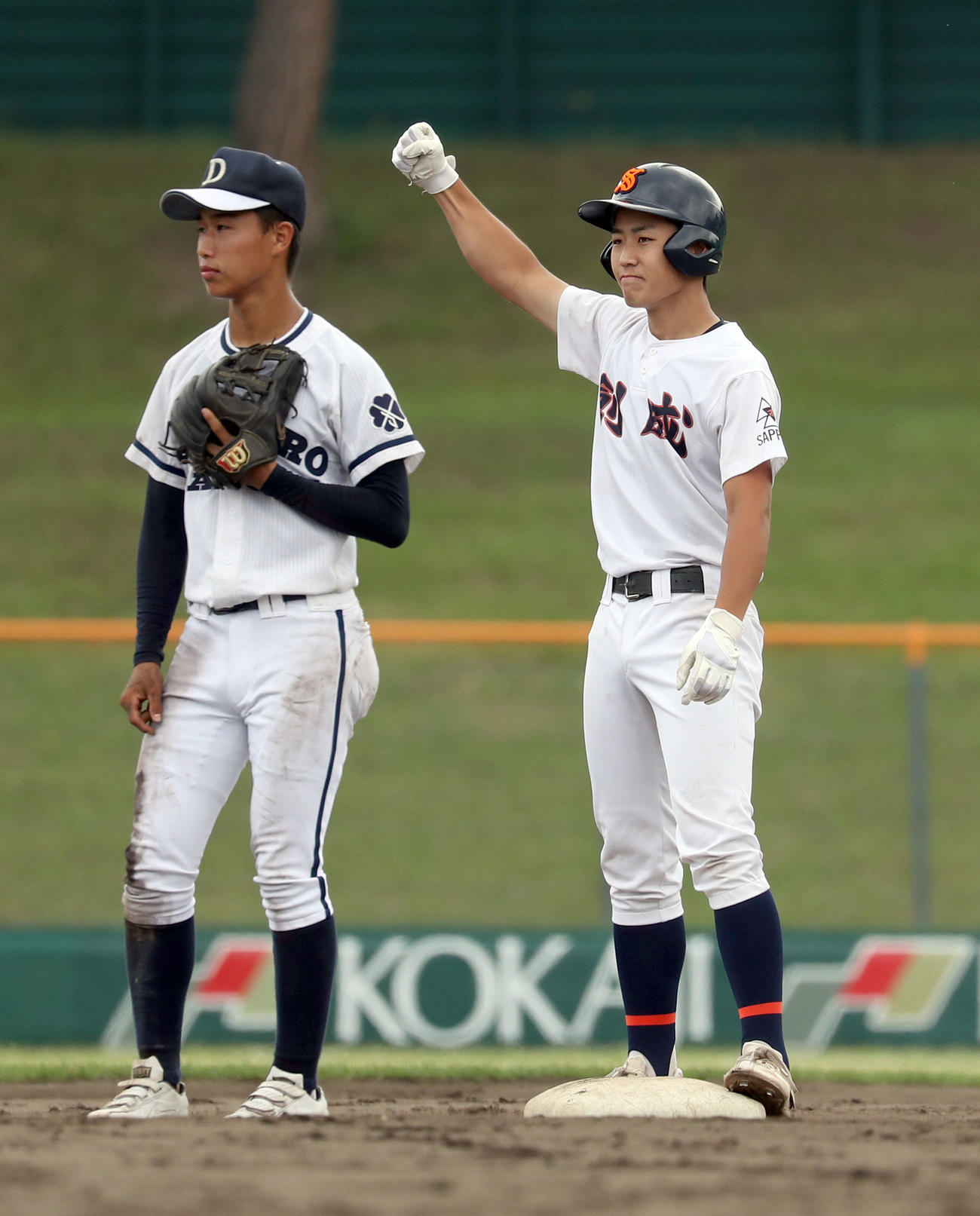 札幌第一対札幌創成　5回裏札幌創成1死満塁、勝ち越しとなる走者一掃の適時二塁打を放ちガッツポーズをする南口（撮影・佐藤翔太）