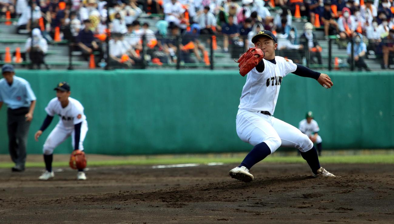札幌大谷対札幌静修　8回無安打無失点15奪三振と好投した札幌大谷エース森谷（撮影・永野高輔）