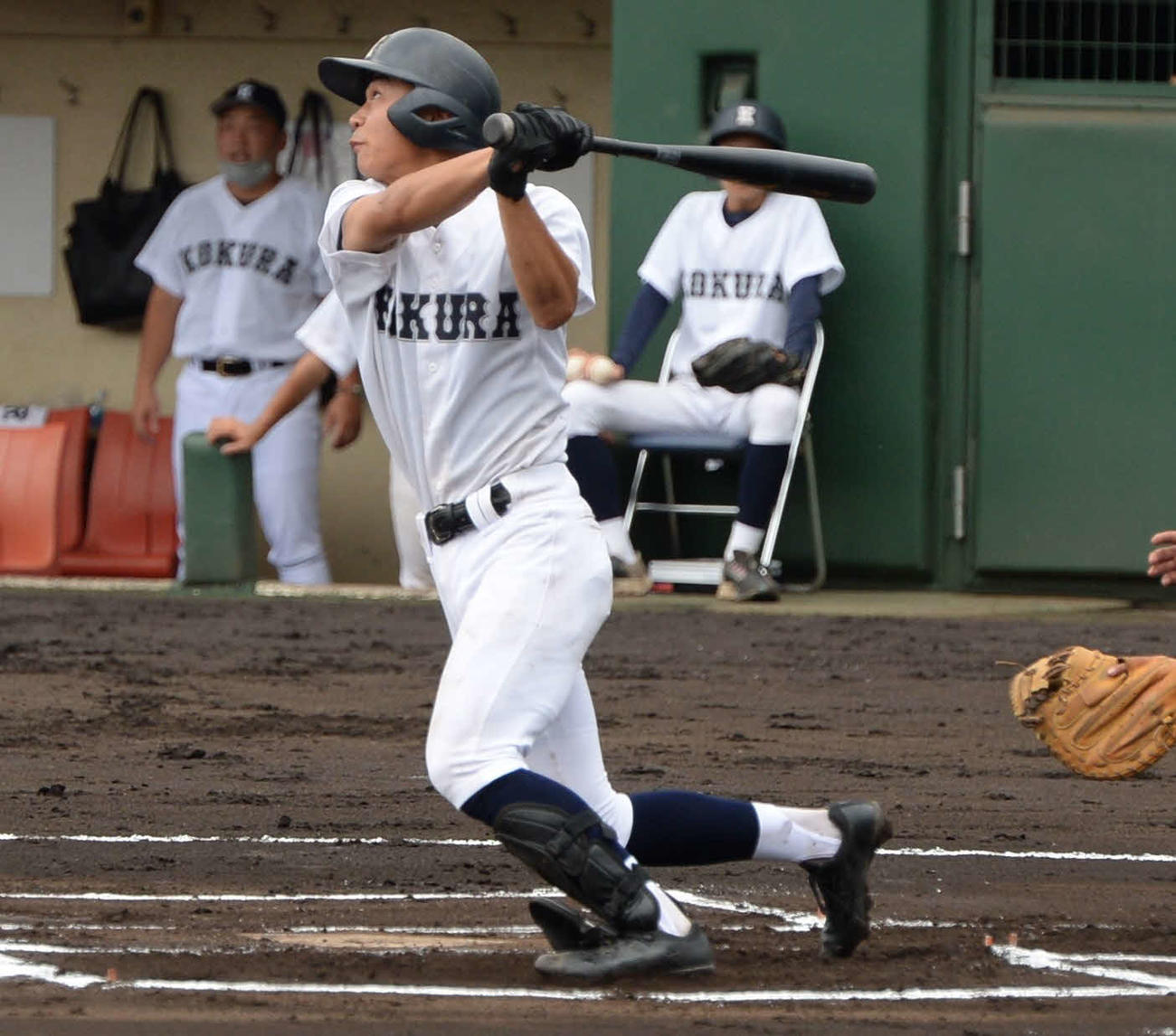 小倉工対東鷹　1回に右翼へ決勝犠飛を放つ小倉工・梅沢（撮影・只松憲）