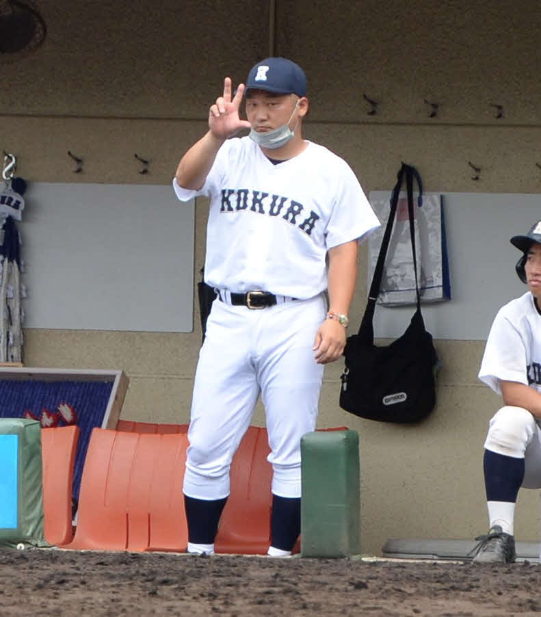 小倉工対東鷹　指示を送る小倉工・牧島監督（撮影・只松憲）