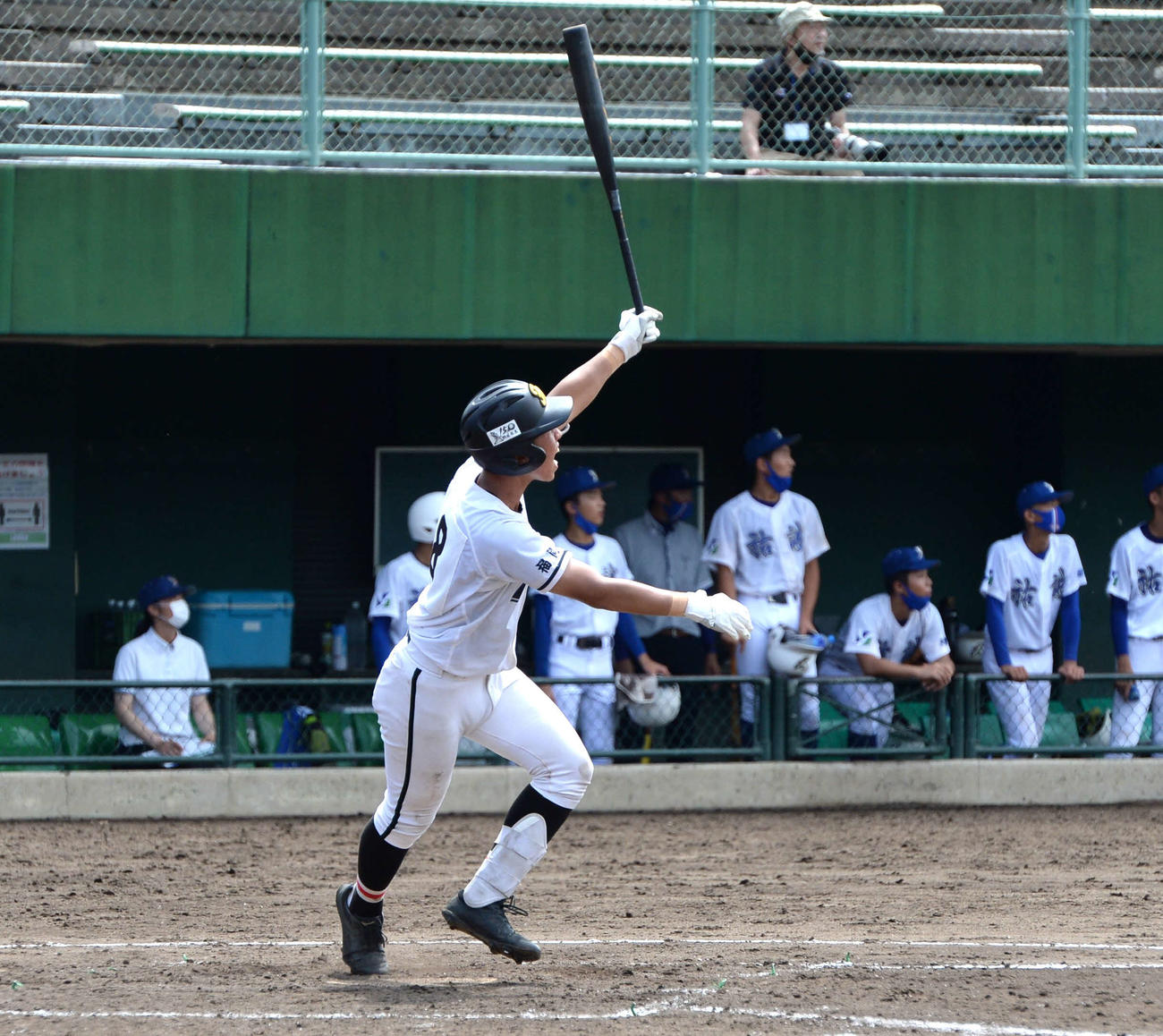 福岡第一対祐誠　4回2死二塁で左翼越え2点本塁打を放つ福岡第一・末永（撮影・只松憲）