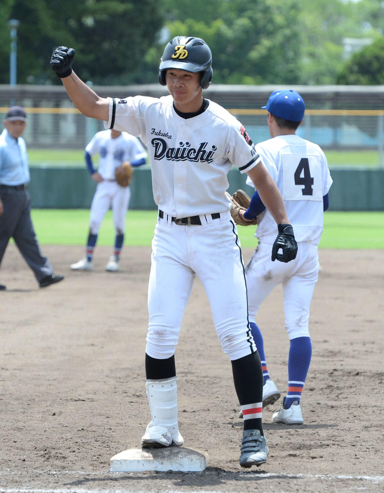 福岡第一対祐誠　福岡第一・小嶋は7回に適時打を放ちガッツポーズ（撮影・只松憲）