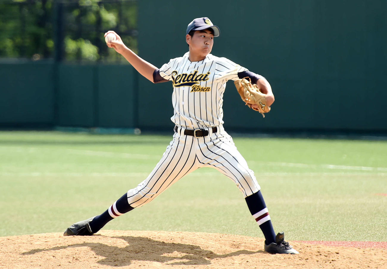 救援登板で3回無失点と好投した仙台高専名取・小野崎（撮影・相沢孔志）