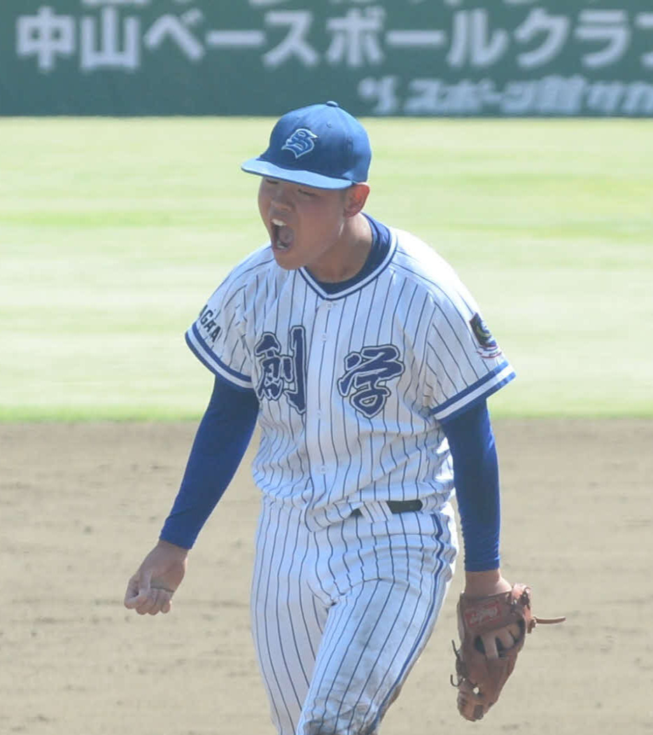 勝利の瞬間、雄たけびを上げる創学館・山川
