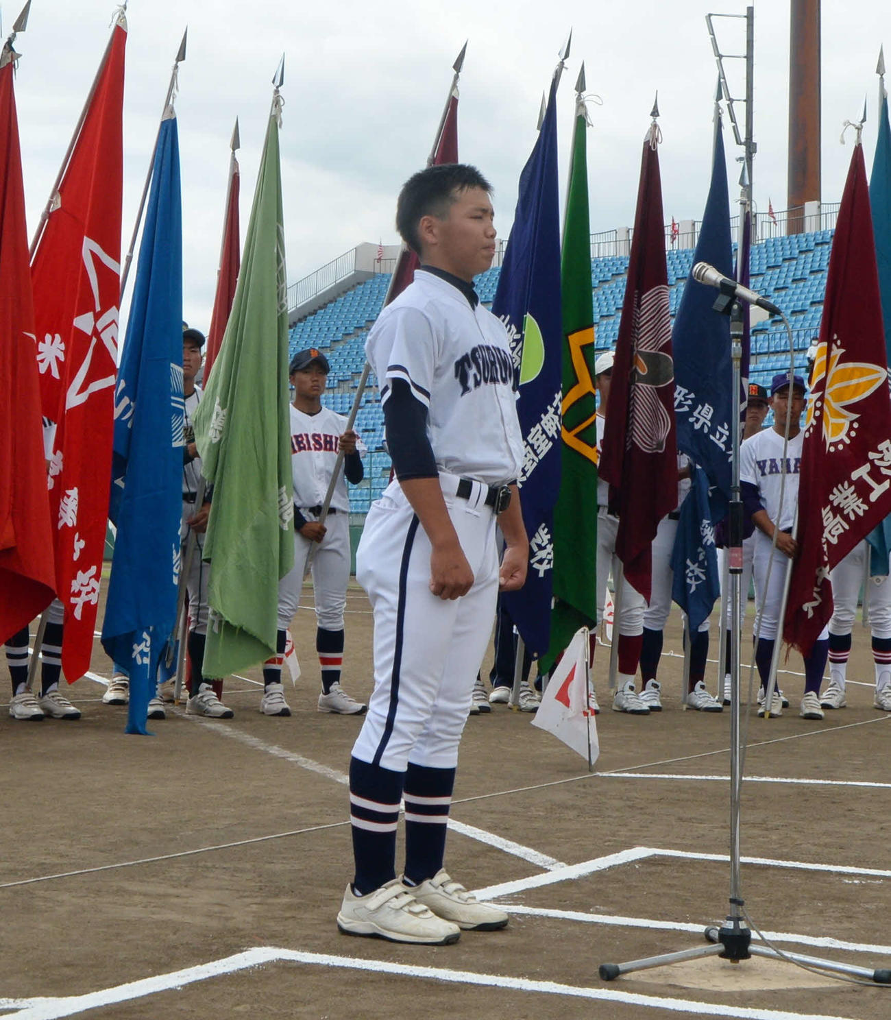 選手宣誓する鶴岡南・田村主将