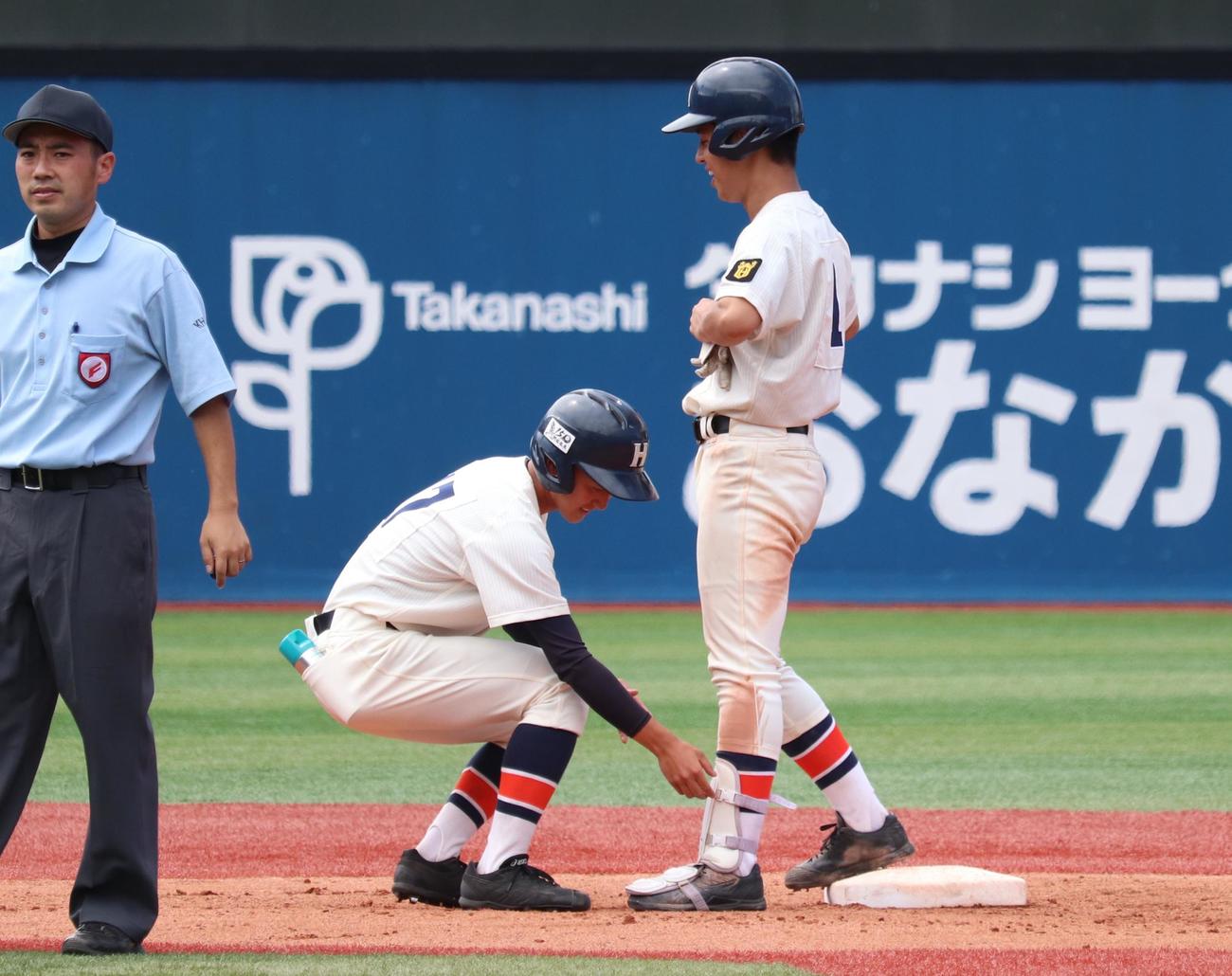 法政二対横浜桜陽　6回裏1死三塁、左越え適時二塁打を放った法政二・中山航佑投手（撮影・阿部泰斉）