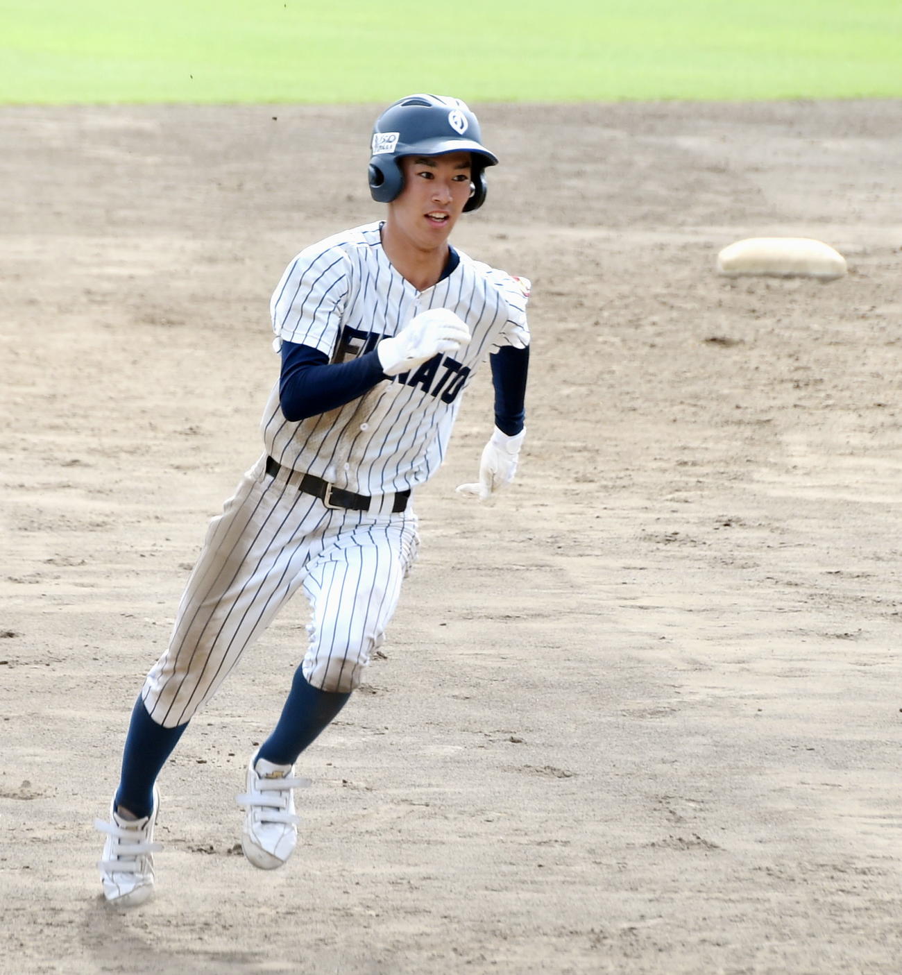 花泉対大船渡　7回裏大船渡1死、斉藤の三塁打でホームに向かう佐々木怜（撮影・山田愛斗）