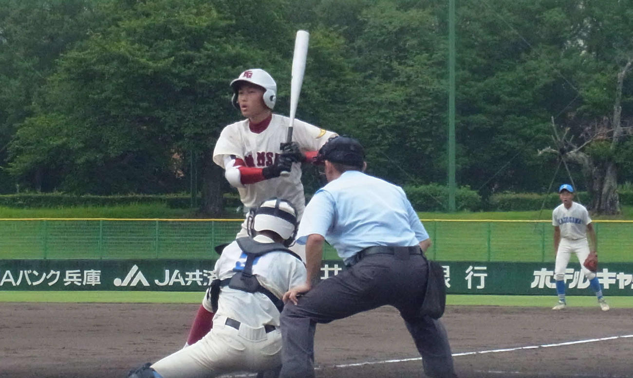 3点を追った3回、代打で登場した関西学院・新井（撮影・堀まどか）