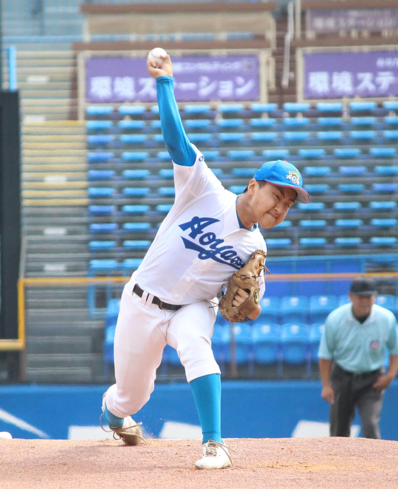 日大豊山対青山学院　先発し力投する青山学院・竹沢（撮影・保坂恭子）